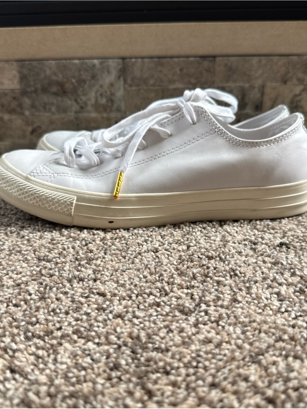 Converse All Star Women’s 9.5 Men’s 7.5 Leather White Gold Accents euc Sneakers